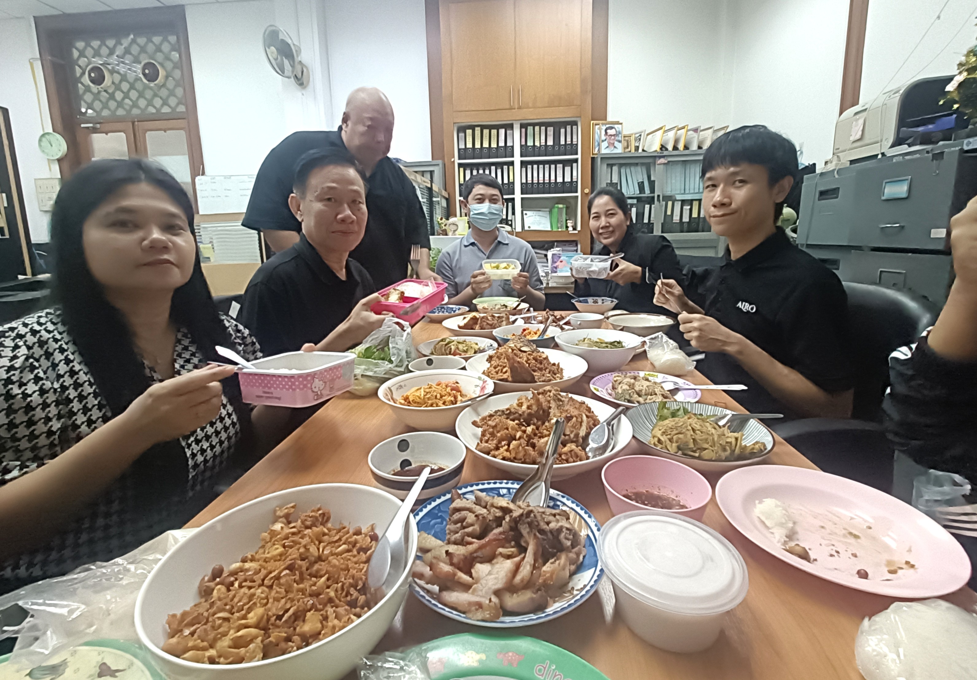 title - กลุ่มพัฒนาระบบบริหาร ส.ป.ก. ร่วมทำกิจกรรมหิ้วปิ่นโตรับประทานอาหารร่วมกัน 